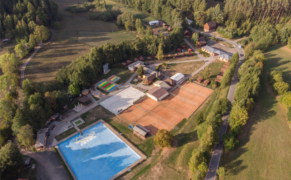 Koupaliště a kemp Pecka